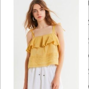 UO URBAN OUTFITTERS  RUFFLE CROP TOP